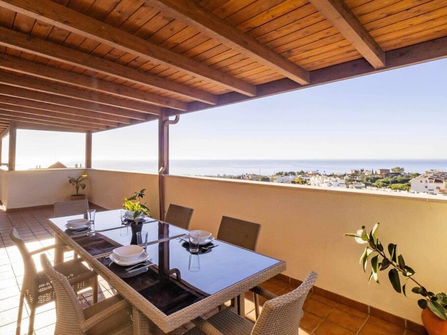 Atico Con Vistas Al Mar Piscina Y Parking Lägenhet Málaga Exteriör bild